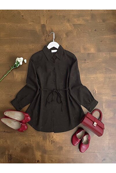 ŞAHİN TESETTÜR GİYİM BELİ İPLİ KENDİNDEN DESENLİ BRODE GÖMLEK TUNİK 5697