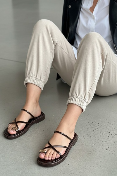 DİVOLYA Inel maro Petito cu detalii pentru utilizare zilnică papuci