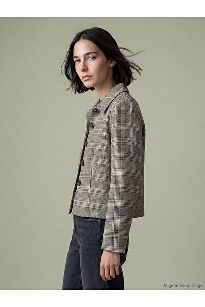 LC Waikiki سترة نسائية بنقشة مربعات وياقة قميص بنية اللون