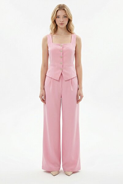 bacc بلوزة وبنطلون من قماش الكريب بياقة مربعة وتفاصيل بريطانية باللون الوردي،...