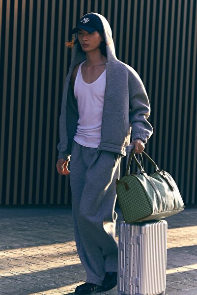 Bershka Monogramlı seyahat çantası