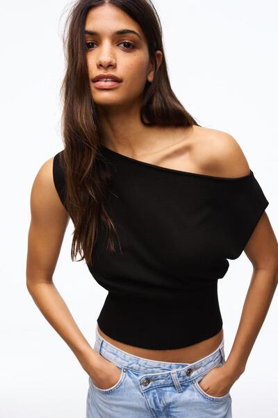 Bershka Geniş yaka top