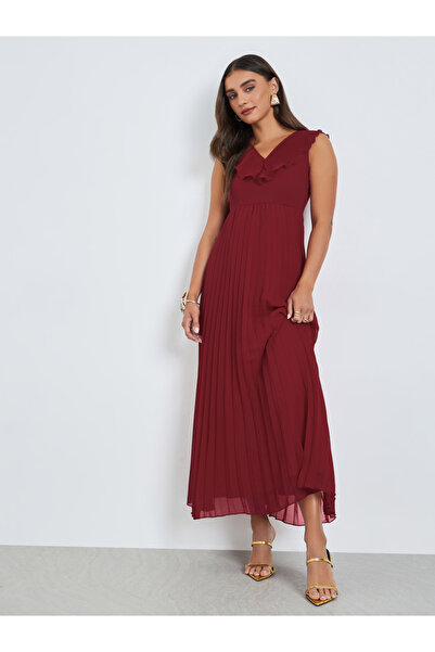Styli Red Sleeveless Pleated Maxi Dress