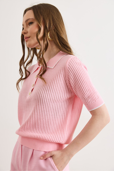 Olalook Bluză tricotată roz detaliu cu dungi cu guler polo tricotaj cu aspect...