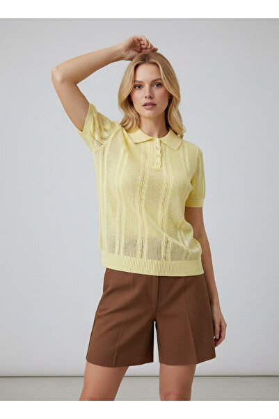 Noi Belis Πλεκτή μπλούζα με γιακά πόλο, διάτρητη, με μισό κούμπωμα και κουμπι...