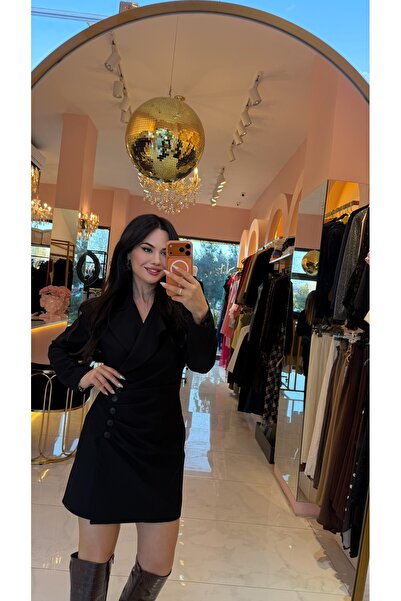 Hatice Altıntaş DÜĞME DETAY DRAPELİ SİYAH CEKET ELBİSE
