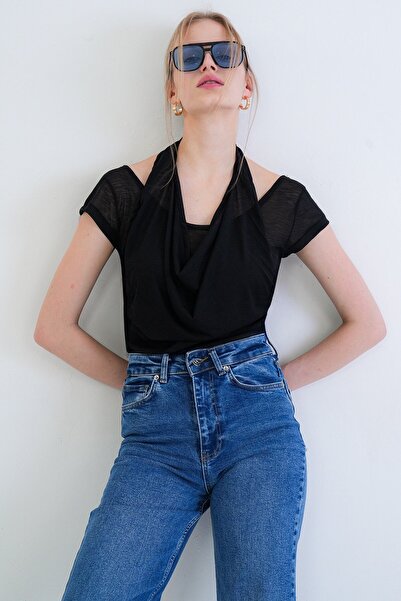 Trend Alaçatı Stili Γυναικεία Μαύρη Πλεκτή Μπλούζα με Λεπτομέρεια Γιακά Πισίν...