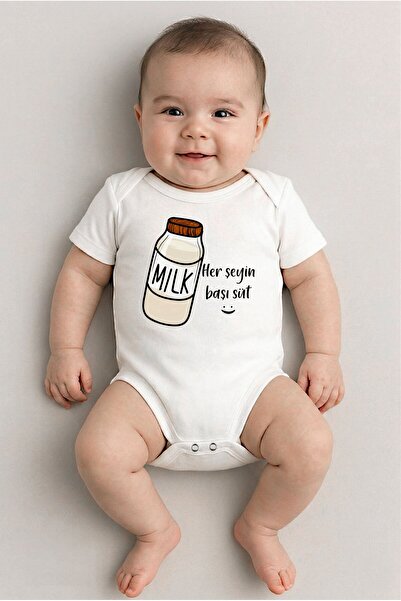 SEDİRLİ قميص أبيض بأكمام قصيرة بتصميم Everything Starts With Milk مطبوع من بي...