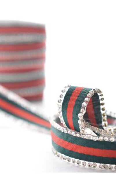 Yarn World Thread World offers embroidered ironing with modern fashion designs.