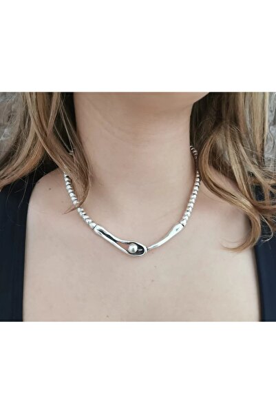 KAEVjewelry Choker necklace made of metal beads and asymmetrical pendant