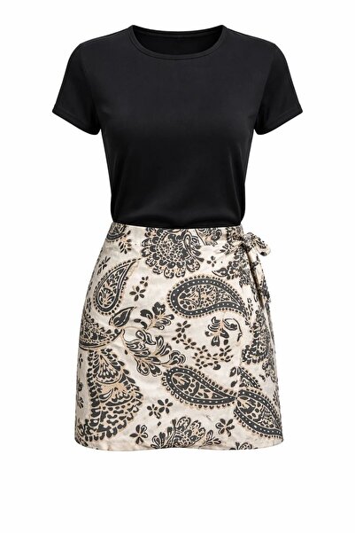 Eight Fashion Γυναικεία ασπρόμαυρη ψηλόμεση ασύμμετρη φούστα με λεπτομέρεια δ...