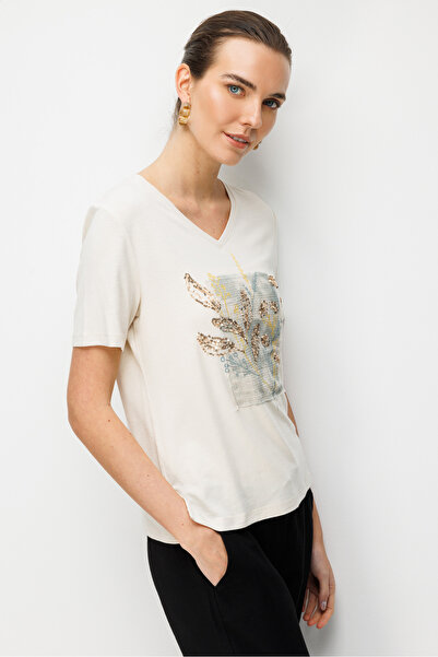 Desen Triko Women's V-Neck Front Sequin Embroidered Combed Cotton T-Shirt Beige