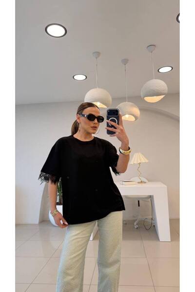 LOKADI Μπλουζάκι με σχέδιο στην πλάτη Με λεπτομέρεια ανοίγματος Δαντέλα συνδυ...