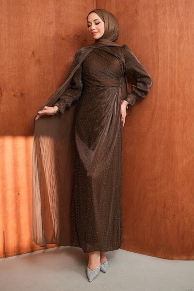 İmajButik Rochie de seară cu detalii de pelerină maro și aplicații de piatră