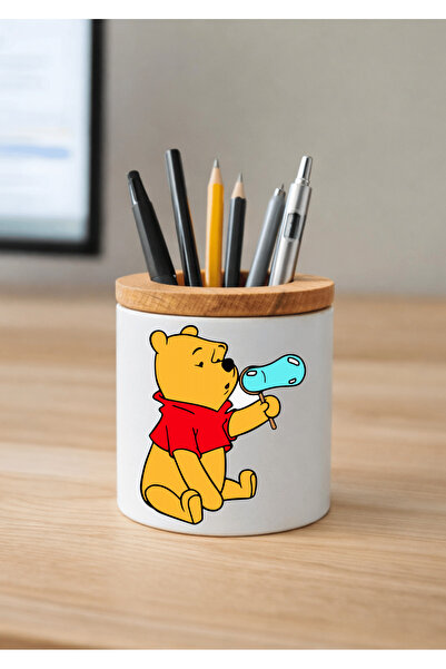 Eylül Design حامل أقلام سيراميك ويني ذا بوه مطبوع مع تفاصيل خشبية لسطح المكتب