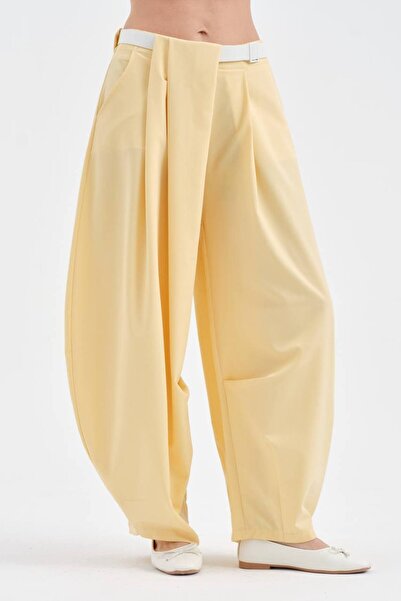 tw3 Γυναικείο αποσπώμενο παντελόνι Δερμάτινο Με λεπτομέρεια ζώνης Design Ball...