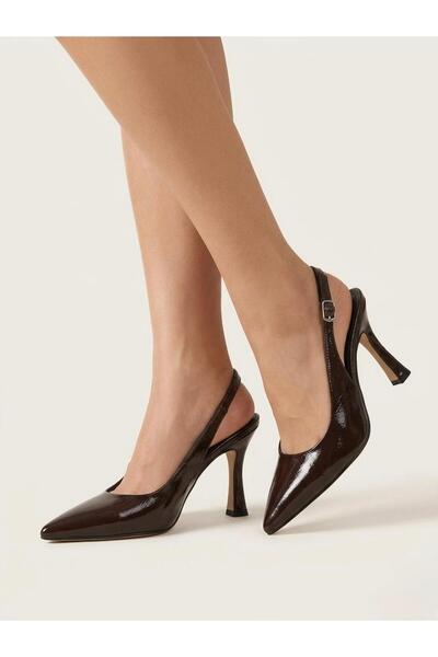 Pine Cone حذاء كلاسيكي بكعب مغلق من الأمام