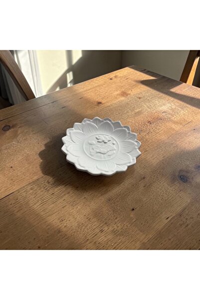 ATELİER LUCERE Lotus Patterned Decorative Varnished Plate / Bowl