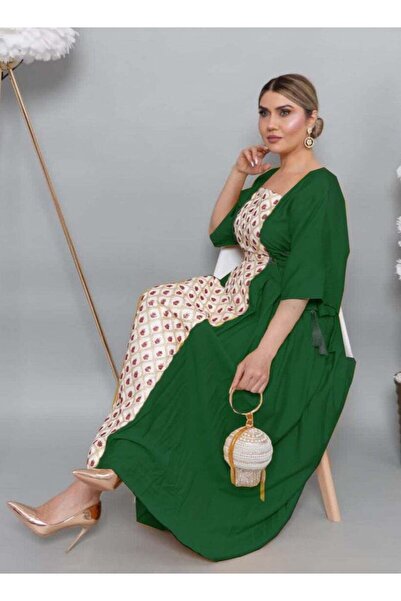 Generic Green galabiya decorated with a pattern on the front