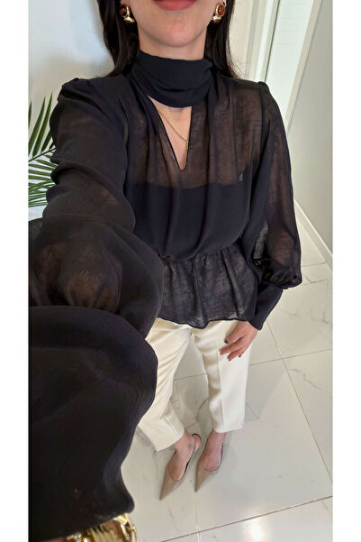 BİRCANÇİL بلوزة Ugsew سوداء مزوّد بحشوات أكتاف تول