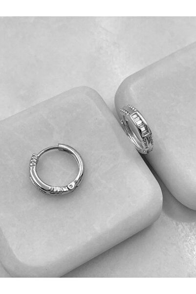 Seda Bijuteri سلسلة خاصة من الأقراط الفضية بتصميم باجيت مرصّع بالأحجار