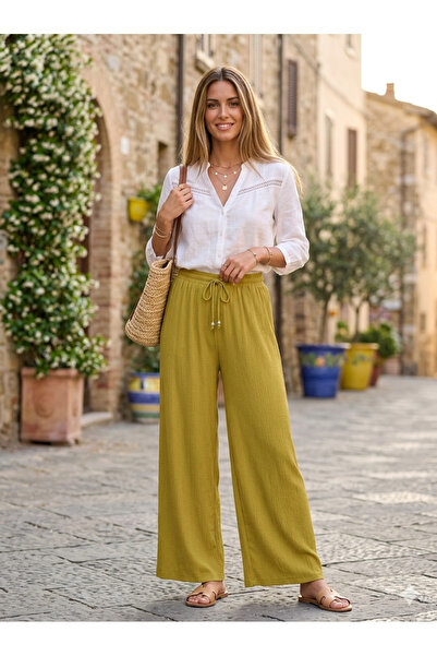 MODA Πράσινο παντελόνι από ύφασμα κρεπ με λεμονί χρώμα, με δαντέλα μπροστά κα...