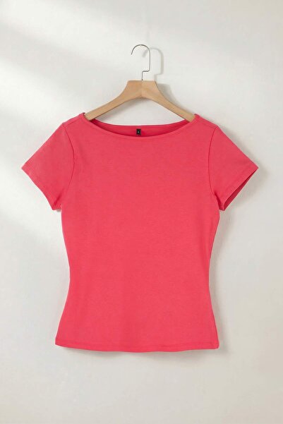 ترينديول كوليكشن أساسيات خزانة الملابس - تي شيرت محبوك بأكمام قصيرة وياقة قار...