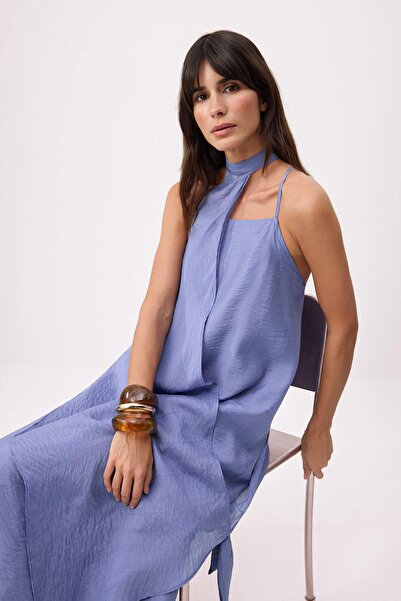 Trendyol Collection فستان منسوج بتفاصيل شال قابلة للإزالة باللون الأزرق TWOSS...