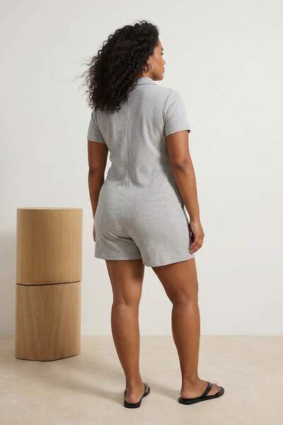 Trendyol Curve Γκρι φόρμα με λεπτομέρεια σε σχέδιο βάφλας και κουμπιά, μεγάλο...