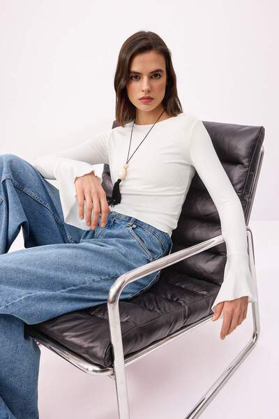 Trendyol Collection Ecru Fitted/Ruffled Premium Soft Knitted Blouse Twoss26Bz...