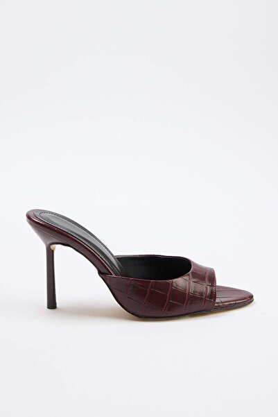 TRENDYOL SHOES Klassische Damenschuhe mit Absatz in Weinrot, 9 cm, TAKSS26TO0...