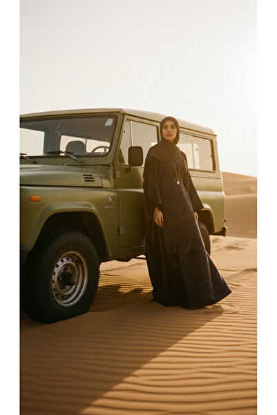 Feya Delara عباية قابلة للتعديل باللون الكحلي/قفطان بنقشة زهور مع أكمام جاكار...