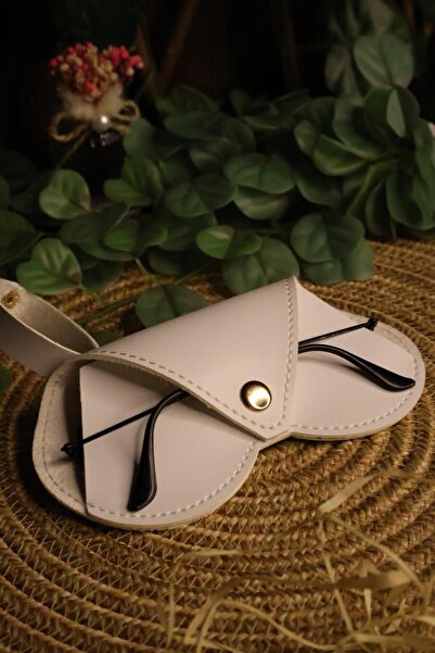 Hanging Glasses Case Heart Model ( White Color )