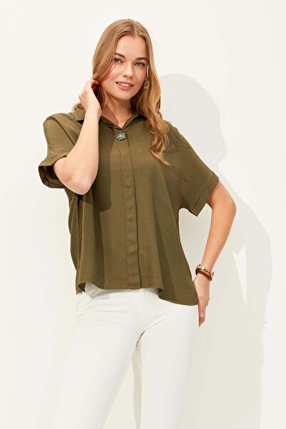 Desen Triko Cămașă de damă de culoare kaki - cu broșe în față și maroken