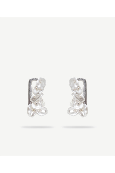 Yargıcı Çiçek Detaylı Minimal Küpe