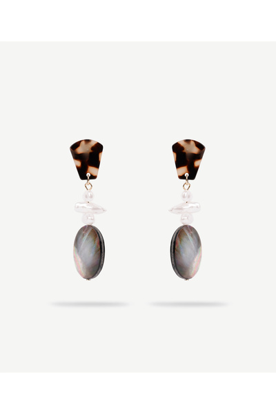 Yargıcı أقراط أكريليك بتفاصيل على شكل صدفة