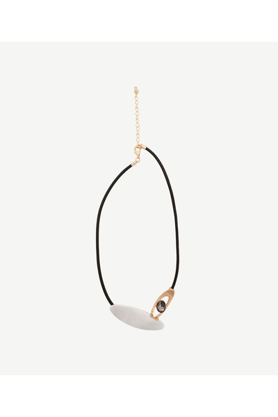 Yargıcı Metal Aksesuar Detaylı Kolye