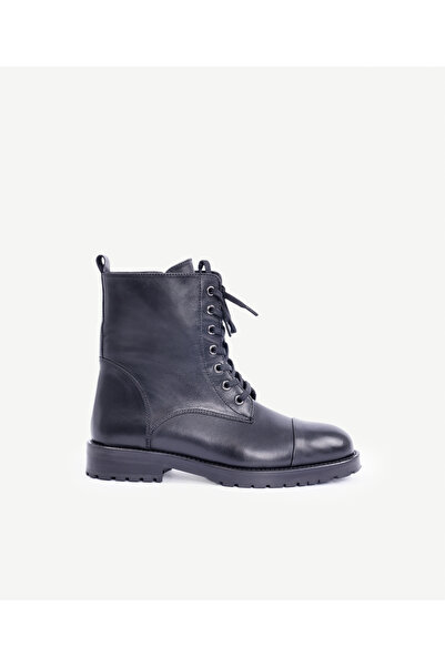 Yargıcı حذاء جلدي برباط ونعل رفيع