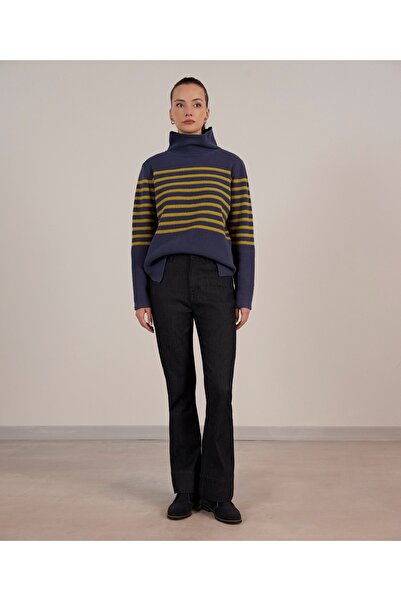 Yargıcı Yırtmaç Detaylı Kazak