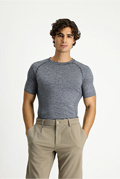 Kiğılı Μπλουζάκι με λεπτή εφαρμογή με ίσια λαιμόκοψη