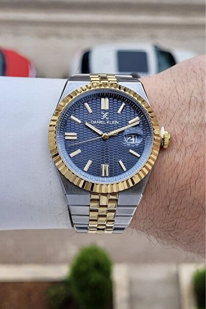 Daniel Klein Dial in Navy Blue, Strap in Gold Metallic Color, 2 Years Warrant...
