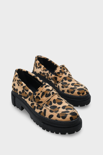 Capone Outfitters Fania ovális orrú, trak talpú lakkbőr női loafer