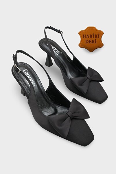 Capone Outfitters Saténové dámské boty Pam Blunt Pointed Toe Bow Open Back