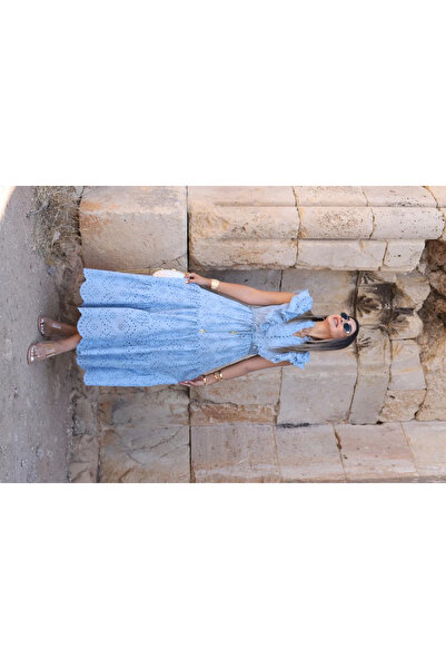 bytugcekaya Modré šaty s volánom vpredu a nulovým rukávom