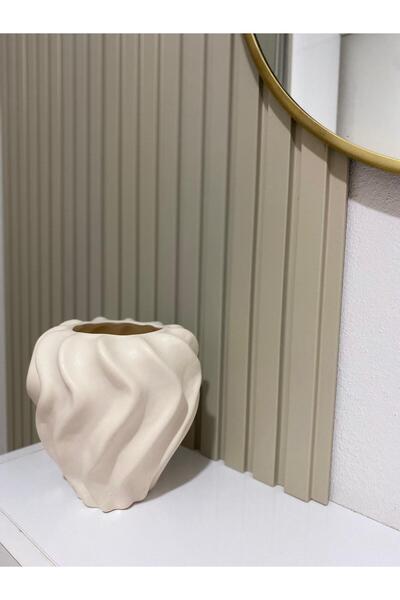 Tuge Home Fırfırlı Küçük Seramik Vazo – Kum Beji