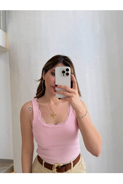 IŞILDA FASHION Μπλούζα με λεπτομέρεια στο γιακά και τιράντες Δαντέλα