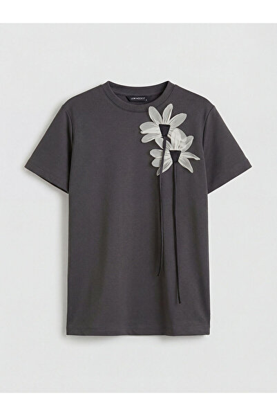 LC Waikiki Özmarka Νέα Σεζόν Μπλούζα με λαιμόκοψη και απλικέ λουλούδια