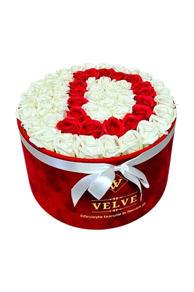 velve Aranjament floral litera D cu 55 trandafiri de sapun in cutie rotunda c...