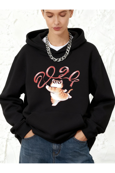 NOISSEY قطعة ملابس علوية من نوع "Cat Pulling a Ribbon" 2024 مطبوع بغطاء رأس م...