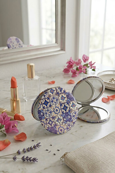 La Queue Jolie Desenli Yuvarlak Cep Aynası – Çini Motifli Sim Detaylı Çift Ta...